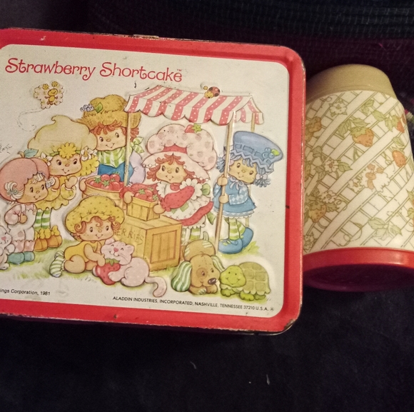 Strawberry Shortcake Lunchbox - Picture 1 of 2